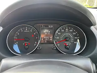 Used 2011 Nissan Qashqai Acenta Red - Interior and Exterior details 5