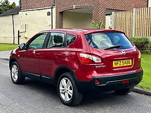 Used 2011 Nissan Qashqai Acenta Red - Interior and Exterior details 8
