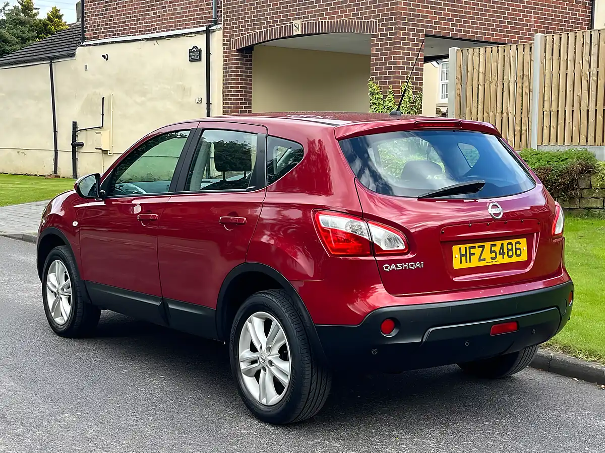 Used 2011 Nissan Qashqai Acenta Red - Interior and Exterior details 8