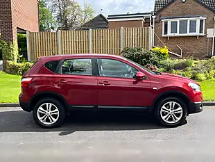 Used 2011 Nissan Qashqai Acenta Red - Interior and Exterior details 9