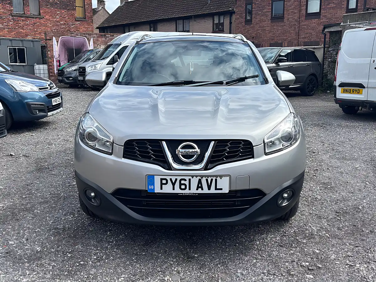 Used 2011 Nissan Qashqai Gold - Front View