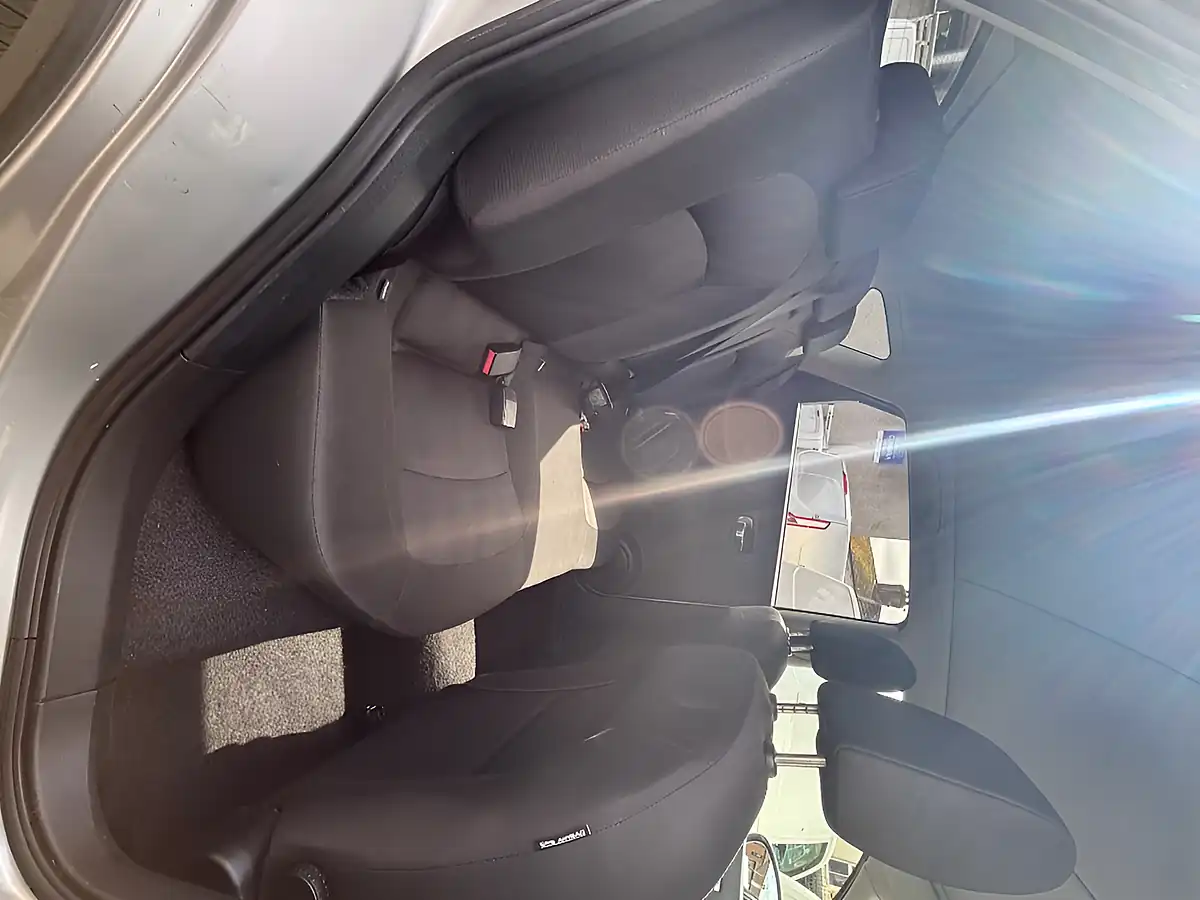 Used 2011 Nissan Qashqai Gold - Interior and Exterior details 11