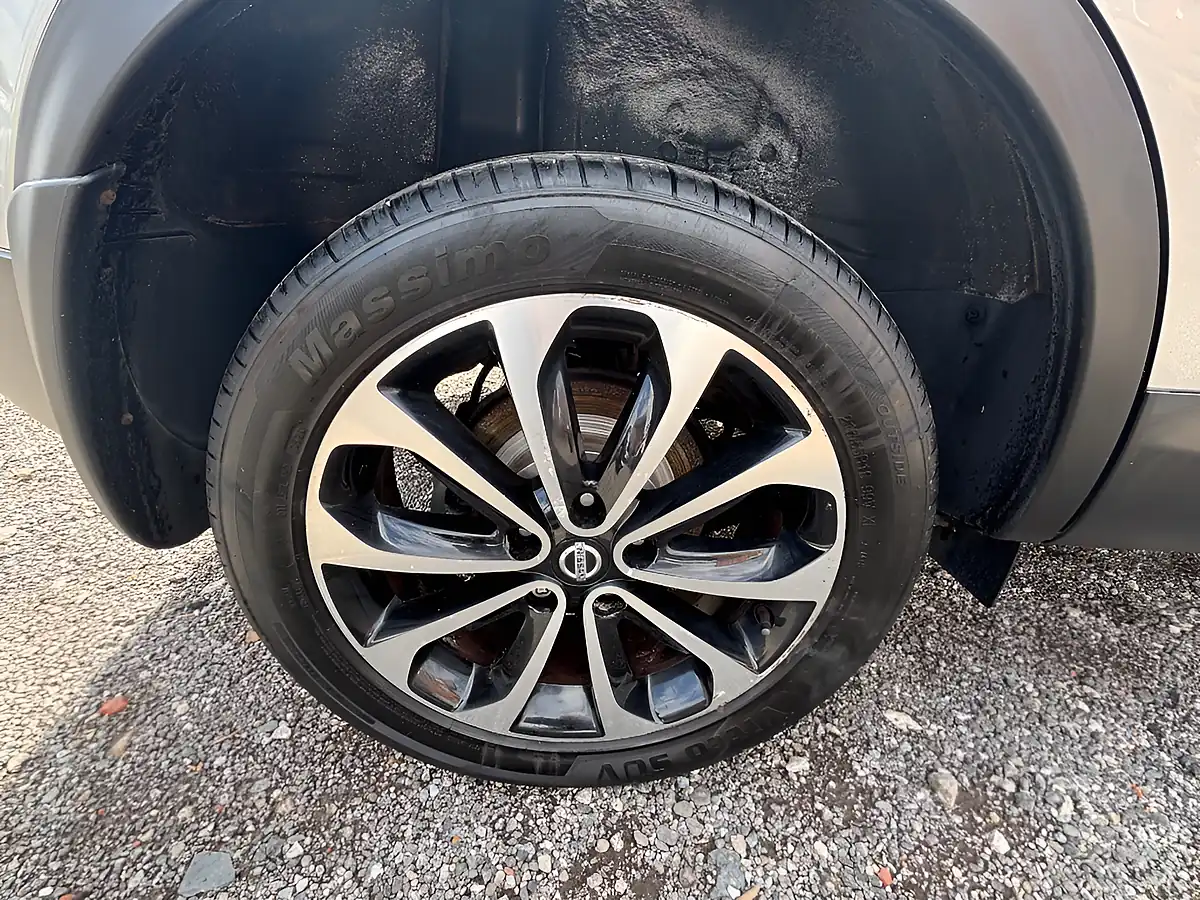 Used 2011 Nissan Qashqai Gold - Interior and Exterior details 14