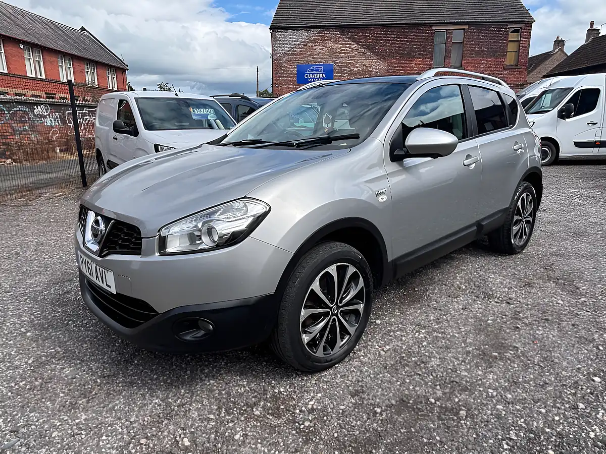 Used 2011 Nissan Qashqai Gold - Interior and Exterior details 2