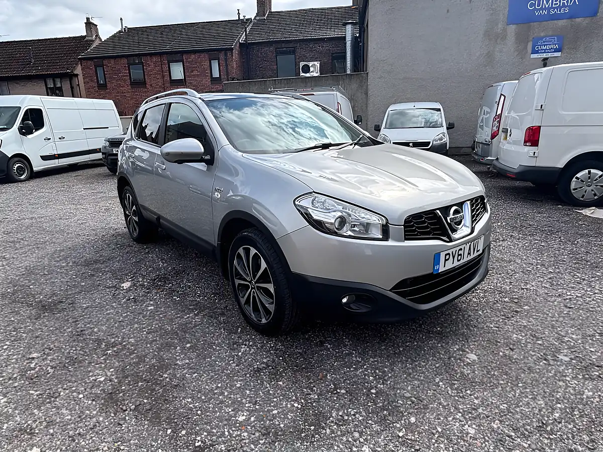 Used 2011 Nissan Qashqai Gold - Interior and Exterior details 3