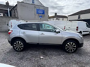 Used 2011 Nissan Qashqai Gold - Interior and Exterior details 4