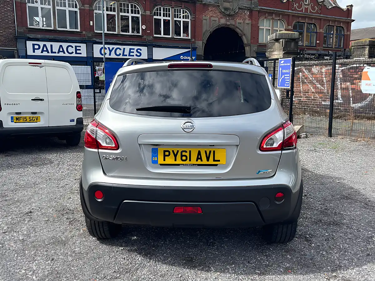 Used 2011 Nissan Qashqai Gold - Interior and Exterior details 6
