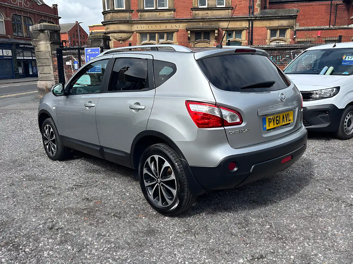 Used 2011 Nissan Qashqai Gold - Interior and Exterior details 8