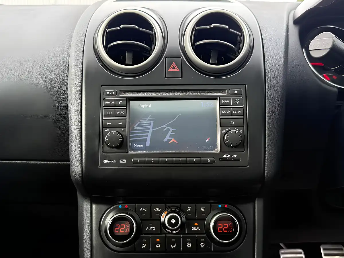 Used 2011 Nissan Qashqai N-Tec Grey - Interior and Exterior details 12