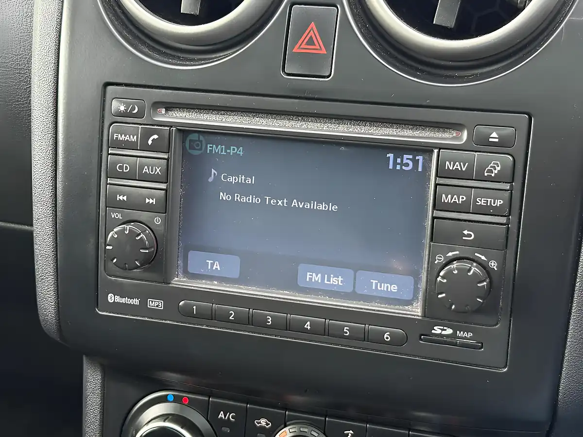Used 2011 Nissan Qashqai N-Tec Grey - Interior and Exterior details 15