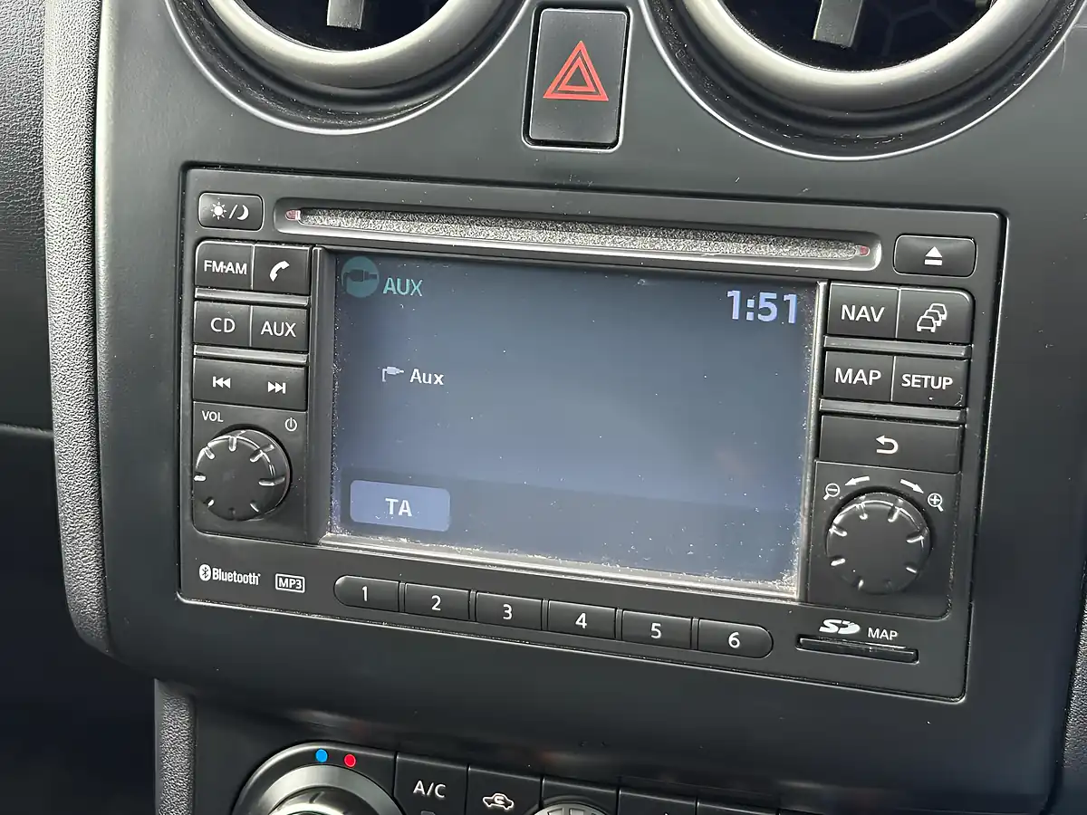 Used 2011 Nissan Qashqai N-Tec Grey - Interior and Exterior details 16