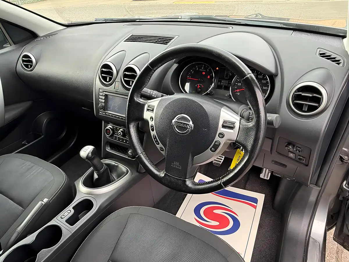Used 2011 Nissan Qashqai N-Tec Grey - Interior and Exterior details 9