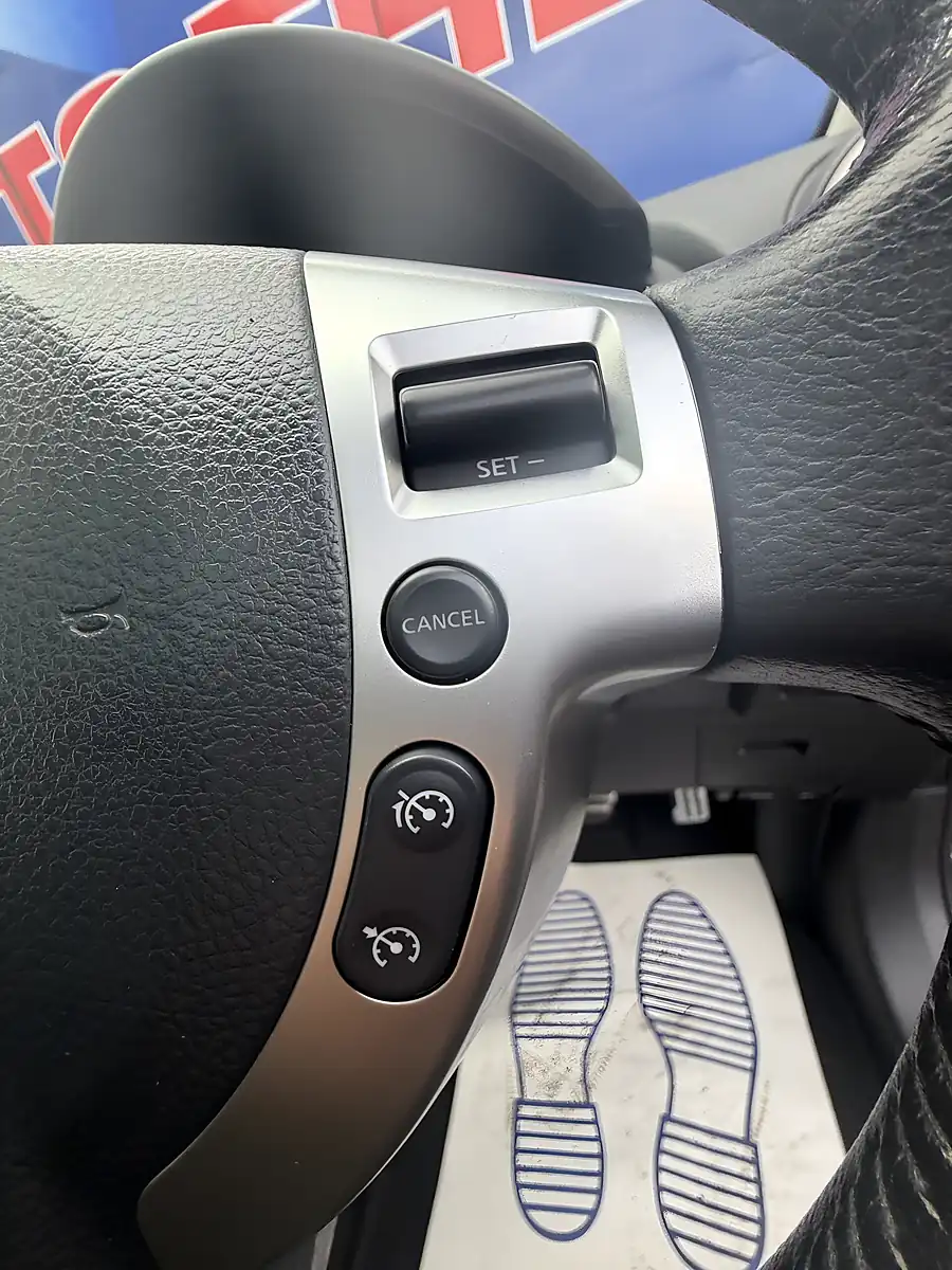 Used 2011 Nissan Qashqai Tekna Black - Interior and Exterior details 18