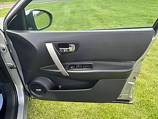 Used 2011 Nissan Qashqai Tekna Silver - Interior and Exterior details 11