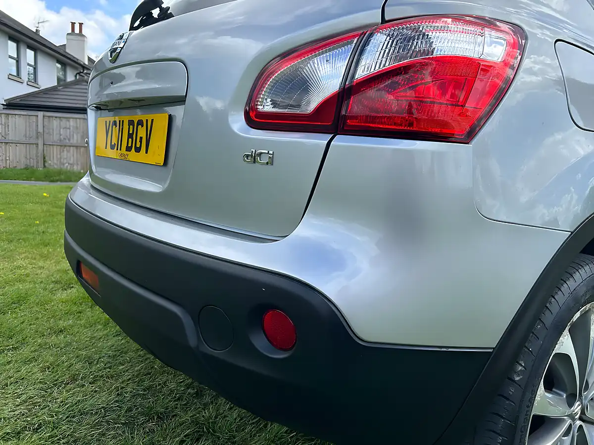 Used 2011 Nissan Qashqai Tekna Silver - Interior and Exterior details 12