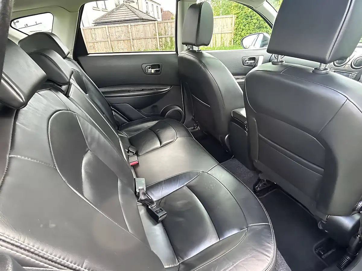 Used 2011 Nissan Qashqai Tekna Silver - Interior and Exterior details 15
