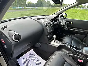Used 2011 Nissan Qashqai Tekna Silver - Interior and Exterior details 16