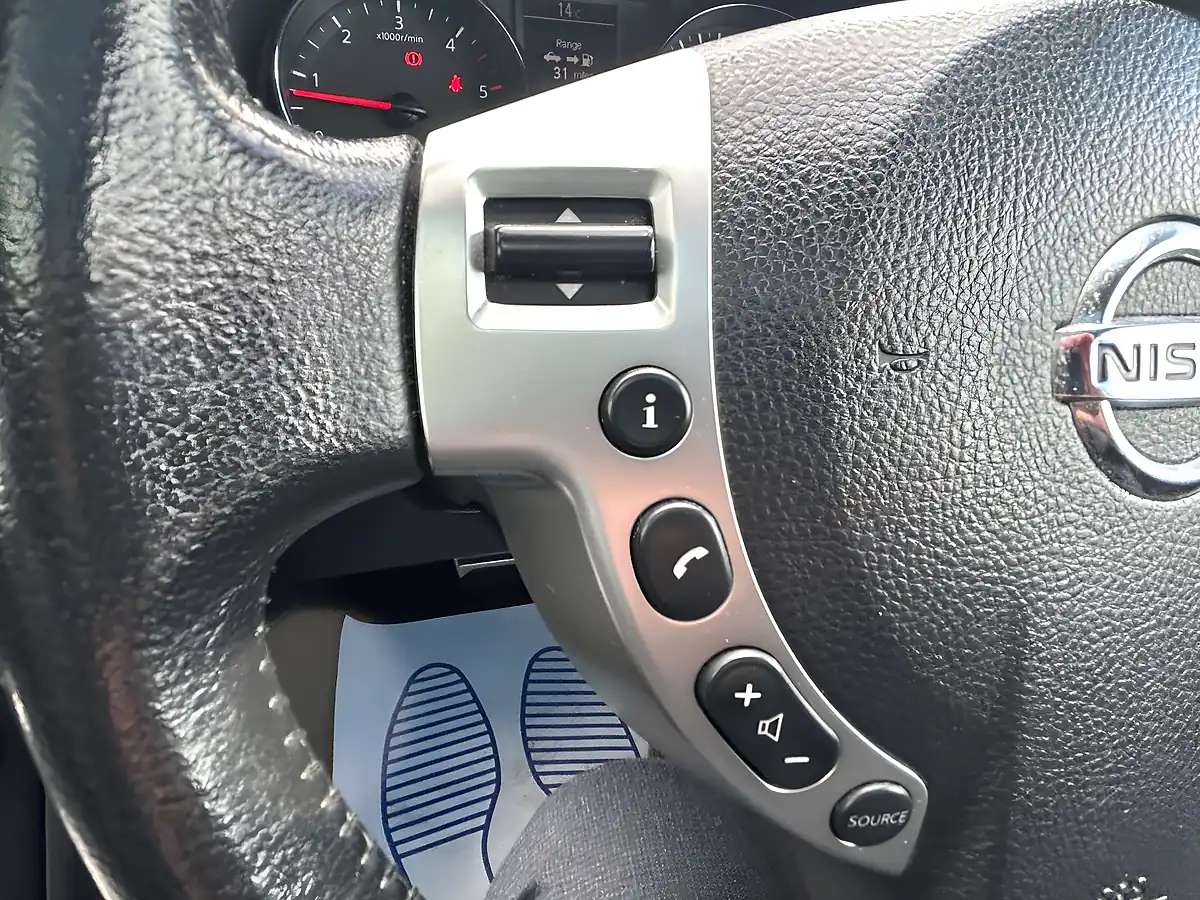 Used 2011 Nissan Qashqai Tekna Silver - Interior and Exterior details 17