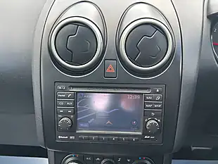 Used 2011 Nissan Qashqai Tekna Silver - Interior and Exterior details 18