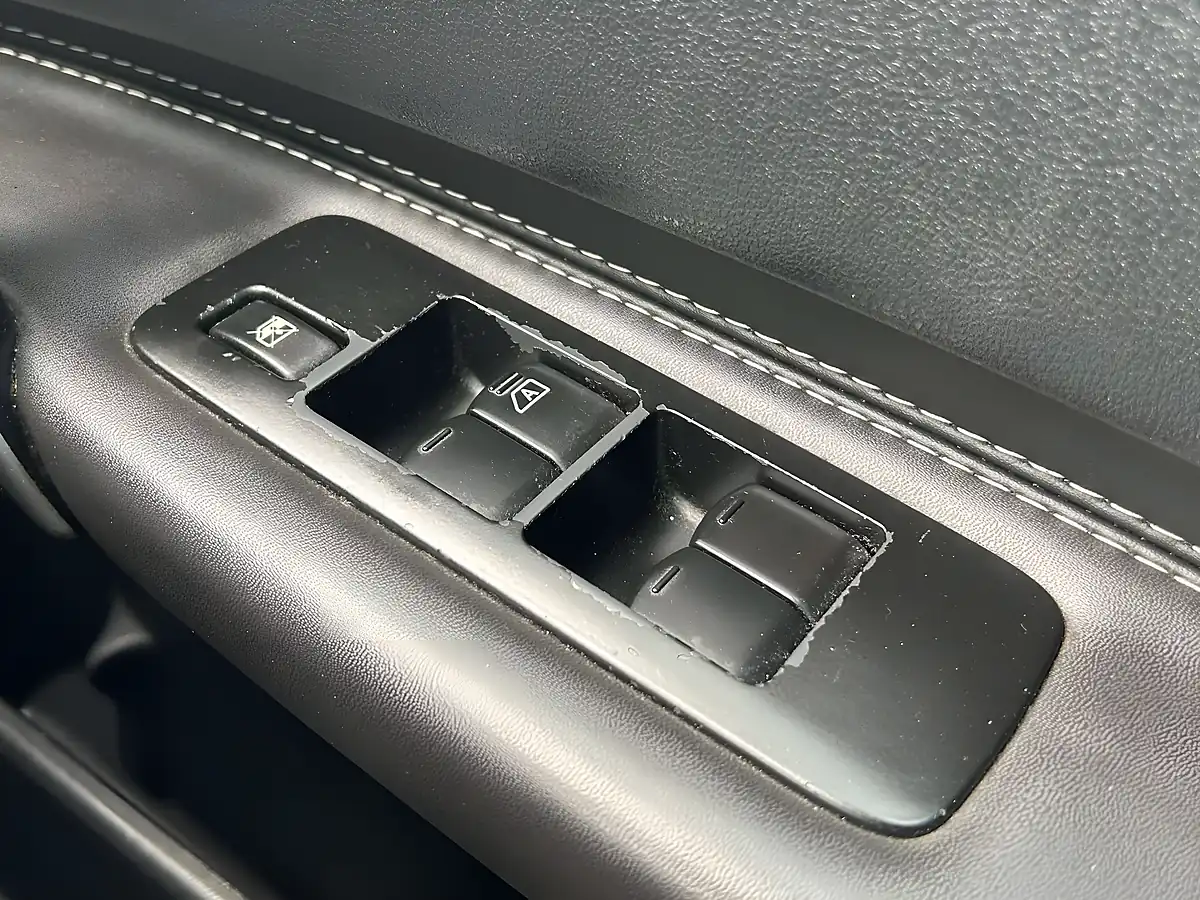 Used 2011 Nissan Qashqai Tekna Silver - Interior and Exterior details 20