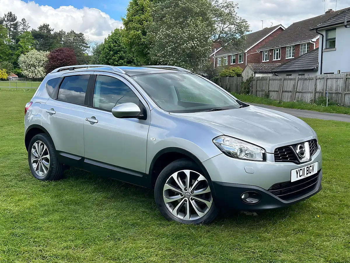 Used 2011 Nissan Qashqai Tekna Silver - Interior and Exterior details 3