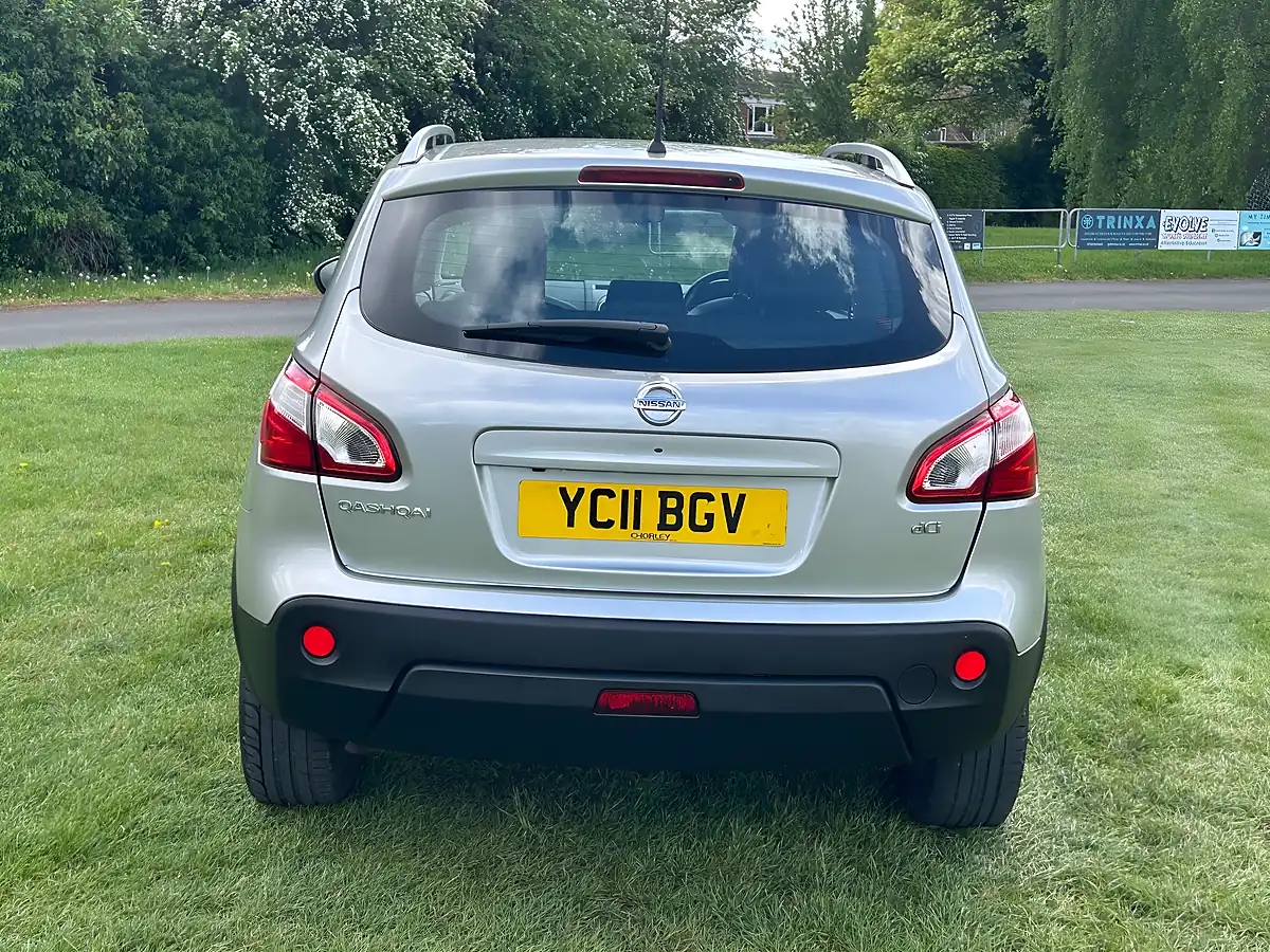 Used 2011 Nissan Qashqai Tekna Silver - Interior and Exterior details 6