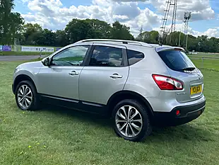 Used 2011 Nissan Qashqai Tekna Silver - Interior and Exterior details 7