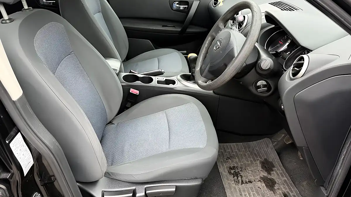 Used 2011 Nissan Qashqai Visia Black - Interior and Exterior details 13