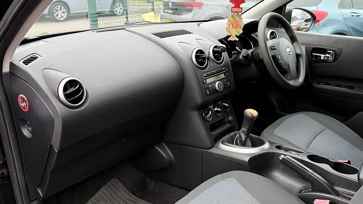 Used 2011 Nissan Qashqai Visia Black - Interior and Exterior details 15