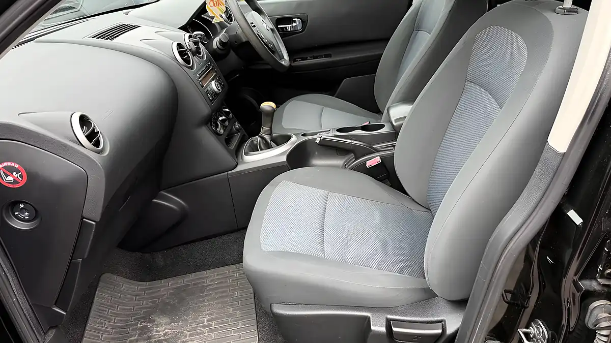 Used 2011 Nissan Qashqai Visia Black - Interior and Exterior details 16