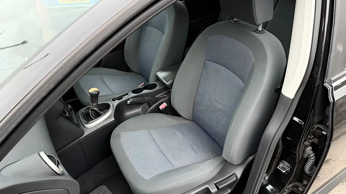 Used 2011 Nissan Qashqai Visia Black - Interior and Exterior details 17