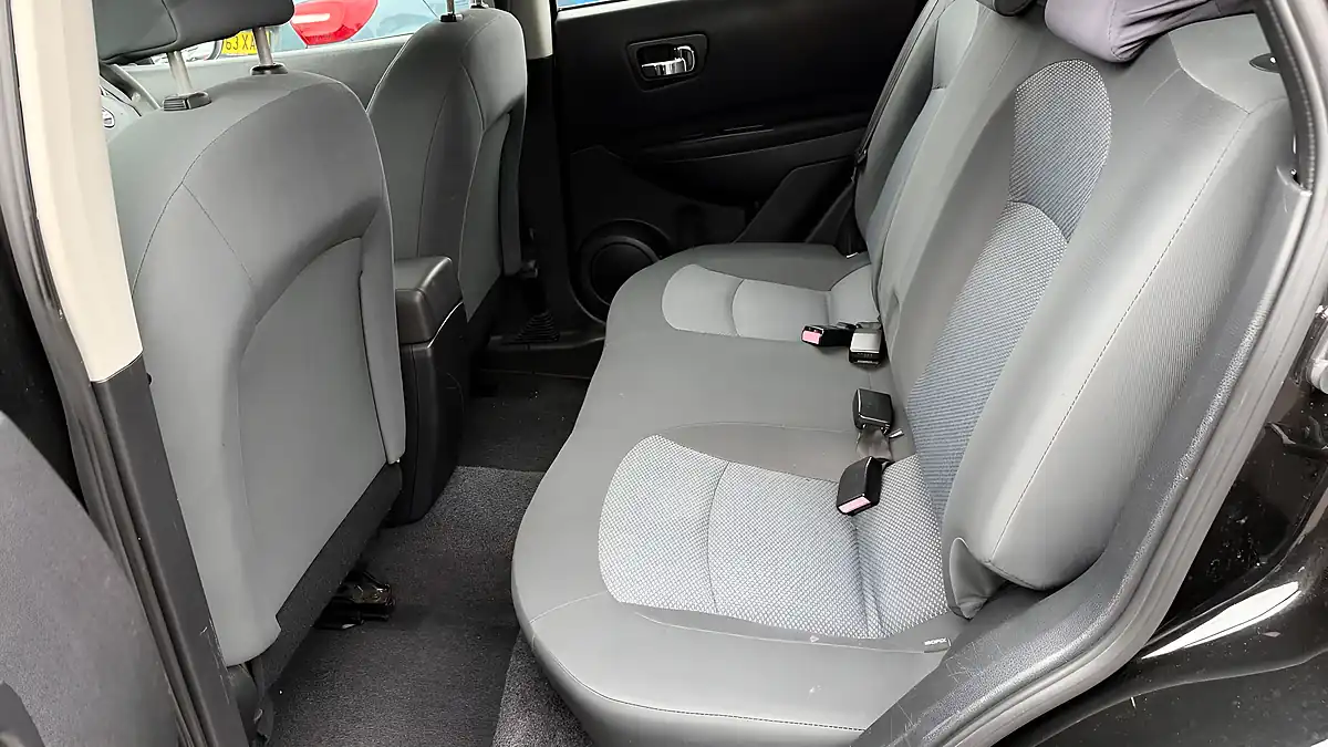 Used 2011 Nissan Qashqai Visia Black - Interior and Exterior details 18