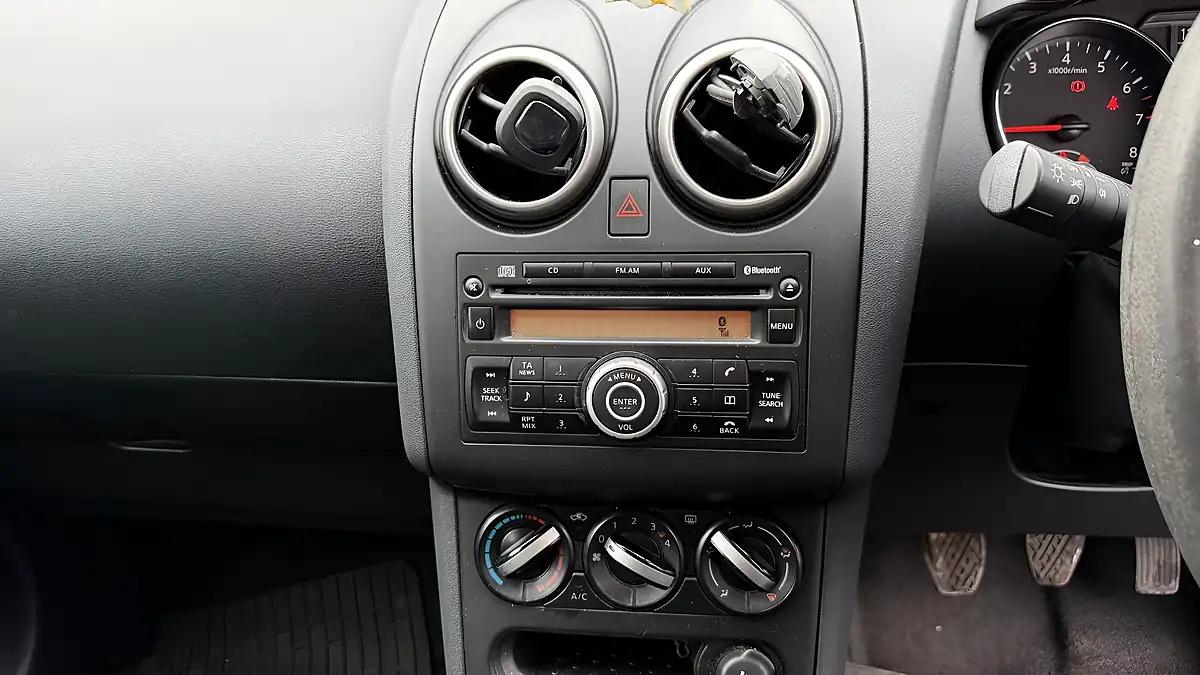 Used 2011 Nissan Qashqai Visia Black - Interior and Exterior details 20