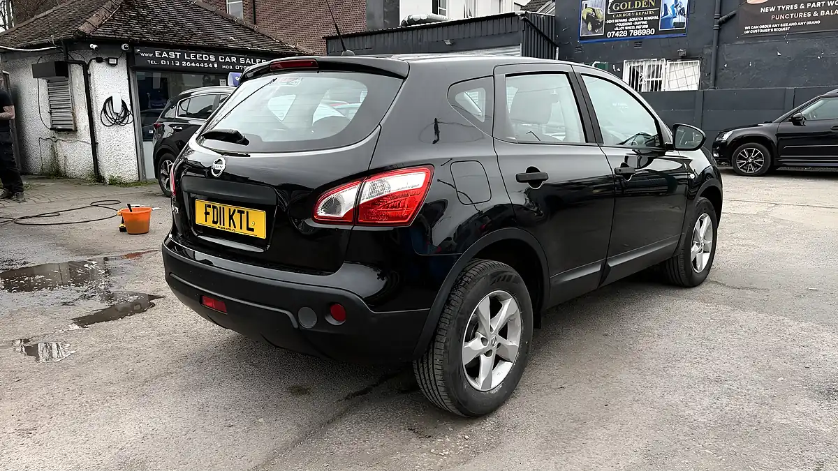Used 2011 Nissan Qashqai Visia Black - Interior and Exterior details 3
