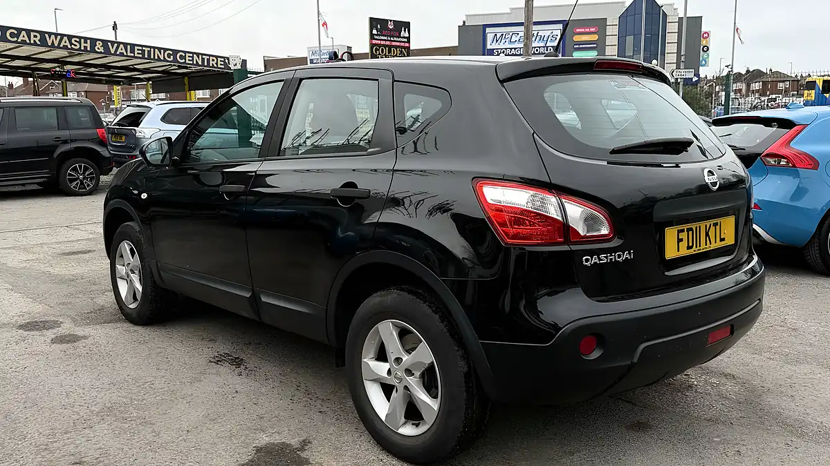 Used 2011 Nissan Qashqai Visia Black - Interior and Exterior details 5