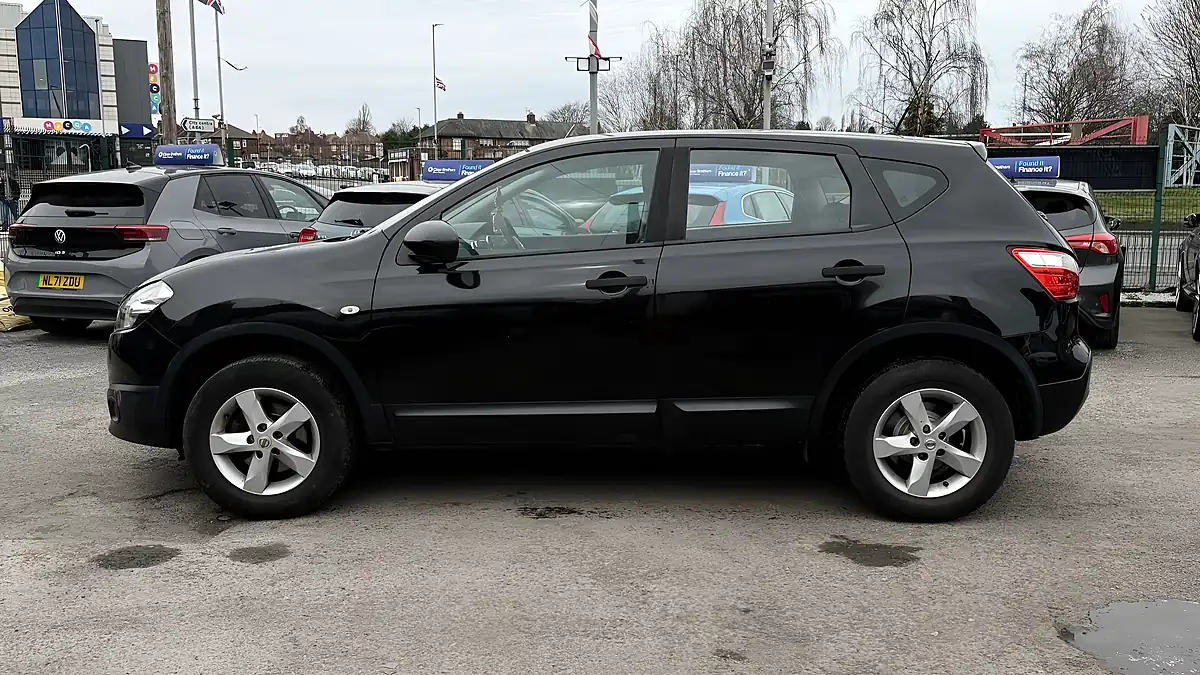 Used 2011 Nissan Qashqai Visia Black - Interior and Exterior details 6