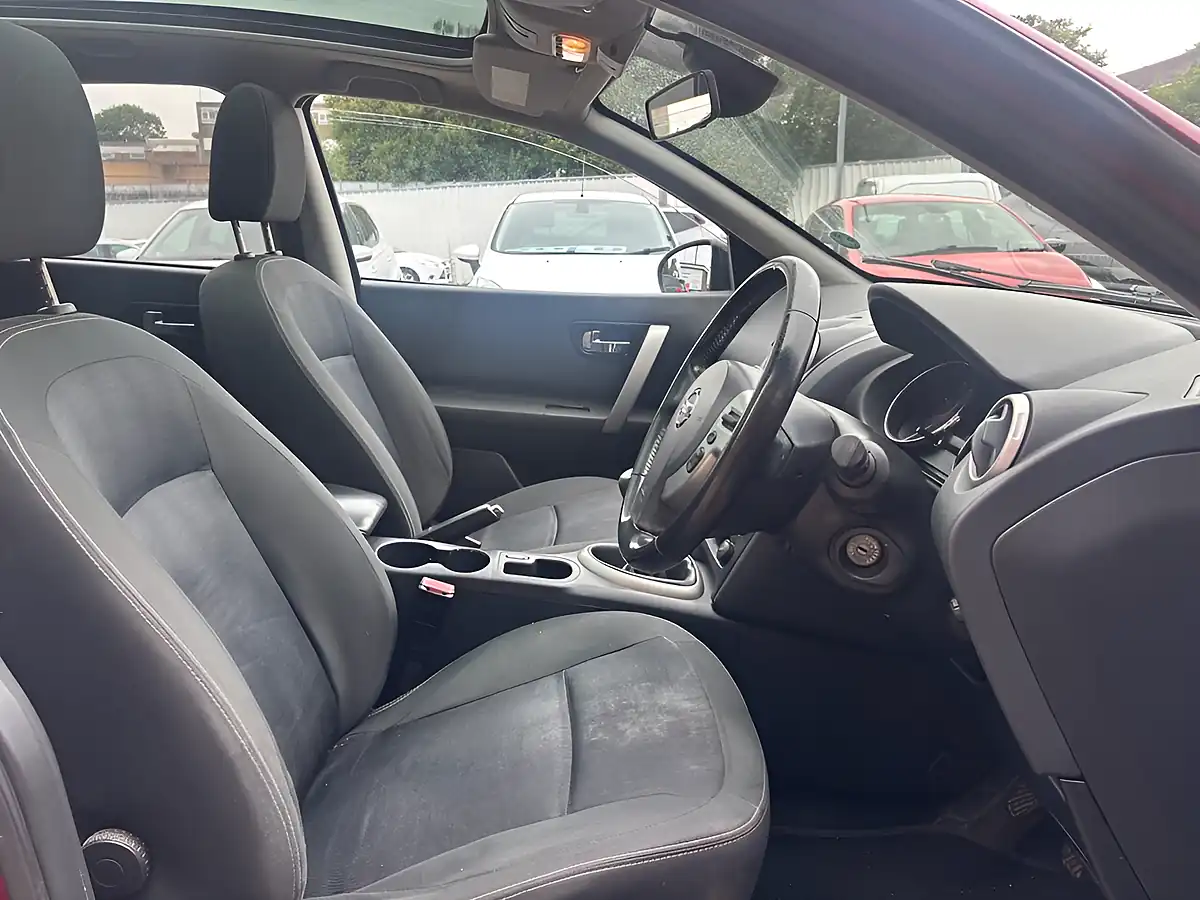 Used 2011 Nissan Qashqai+2 Acenta Red - Interior and Exterior details 10