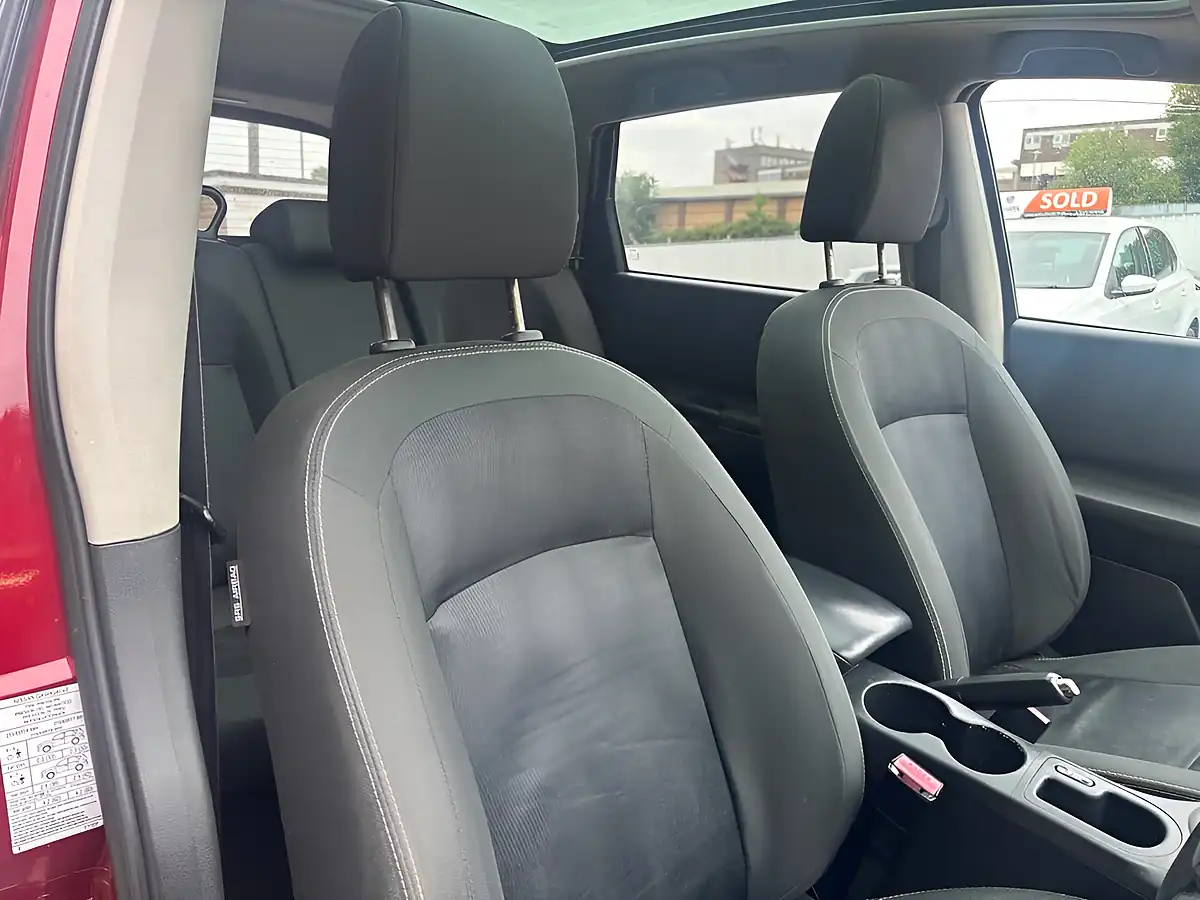 Used 2011 Nissan Qashqai+2 Acenta Red - Interior and Exterior details 11