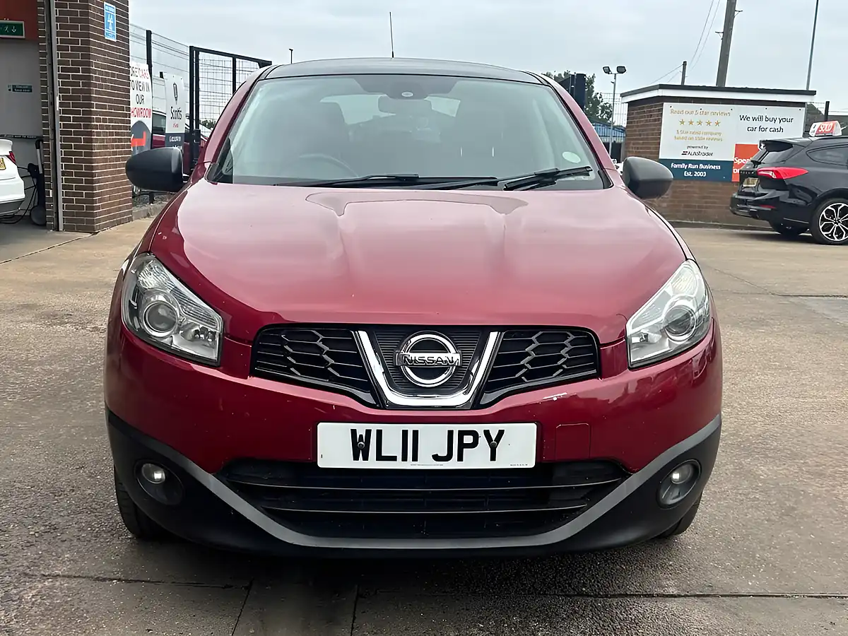 Used 2011 Nissan Qashqai+2 Acenta Red - Interior and Exterior details 2