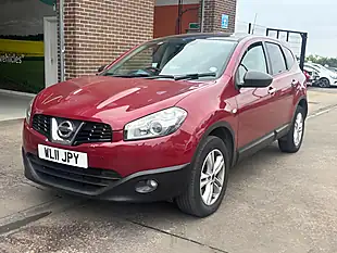 Used 2011 Nissan Qashqai+2 Acenta Red - Interior and Exterior details 3