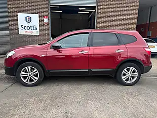 Used 2011 Nissan Qashqai+2 Acenta Red - Interior and Exterior details 4