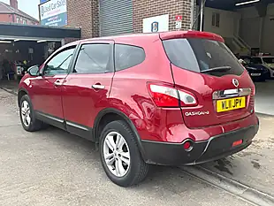 Used 2011 Nissan Qashqai+2 Acenta Red - Interior and Exterior details 5