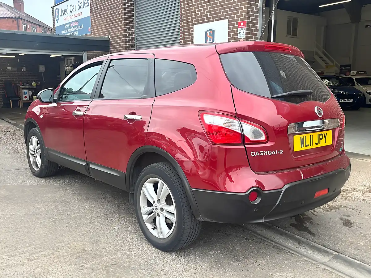 Used 2011 Nissan Qashqai+2 Acenta Red - Interior and Exterior details 5