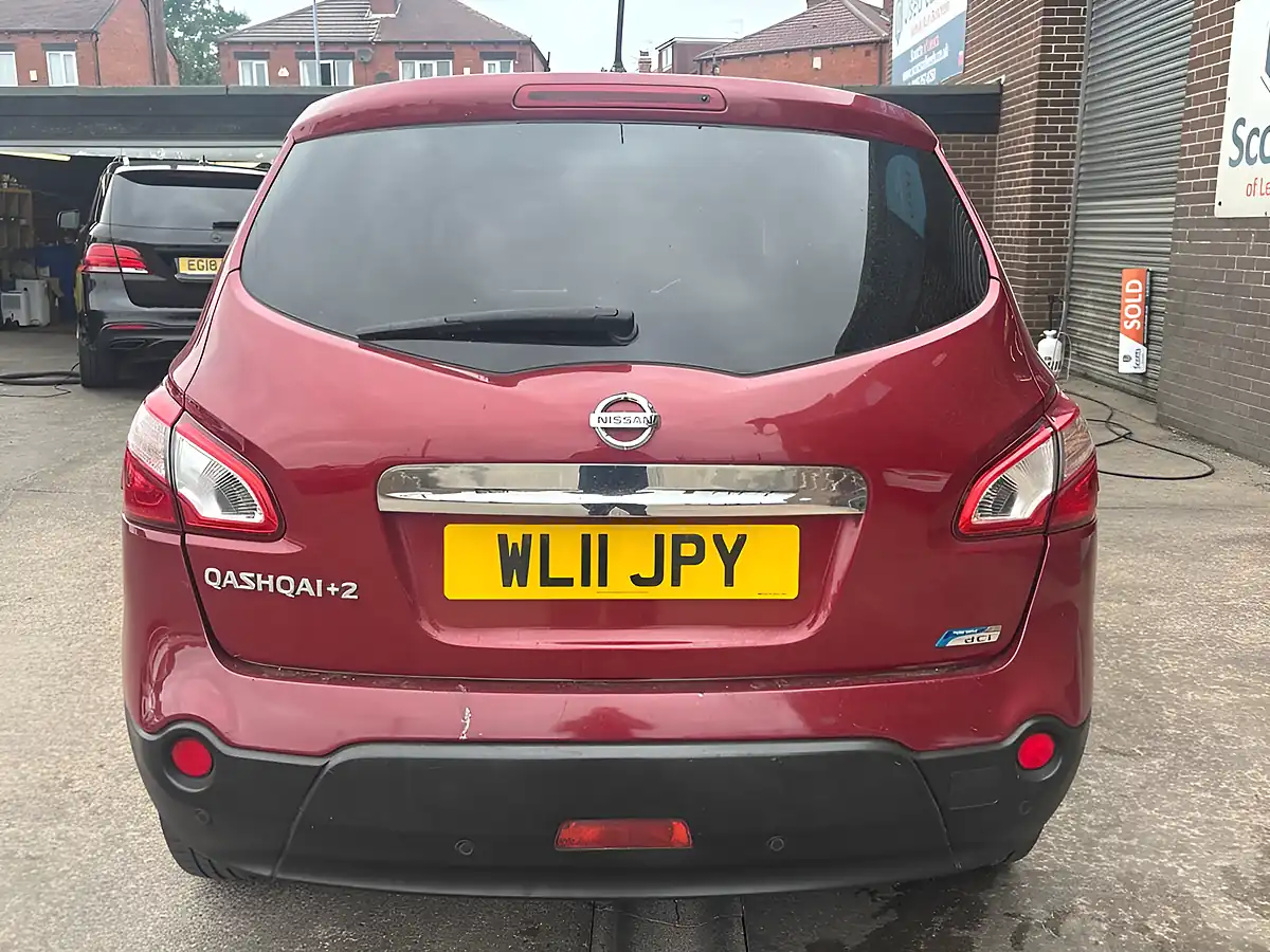 Used 2011 Nissan Qashqai+2 Acenta Red - Interior and Exterior details 6