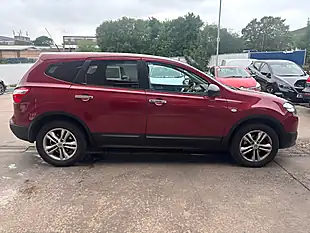 Used 2011 Nissan Qashqai+2 Acenta Red - Interior and Exterior details 8