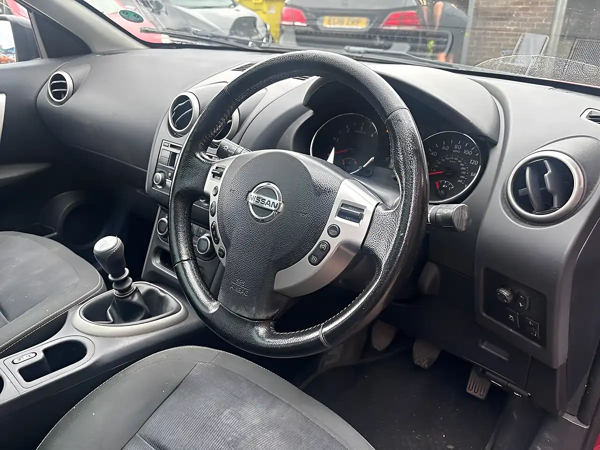 Used 2011 Nissan Qashqai+2 Acenta Red - Interior and Exterior details 9