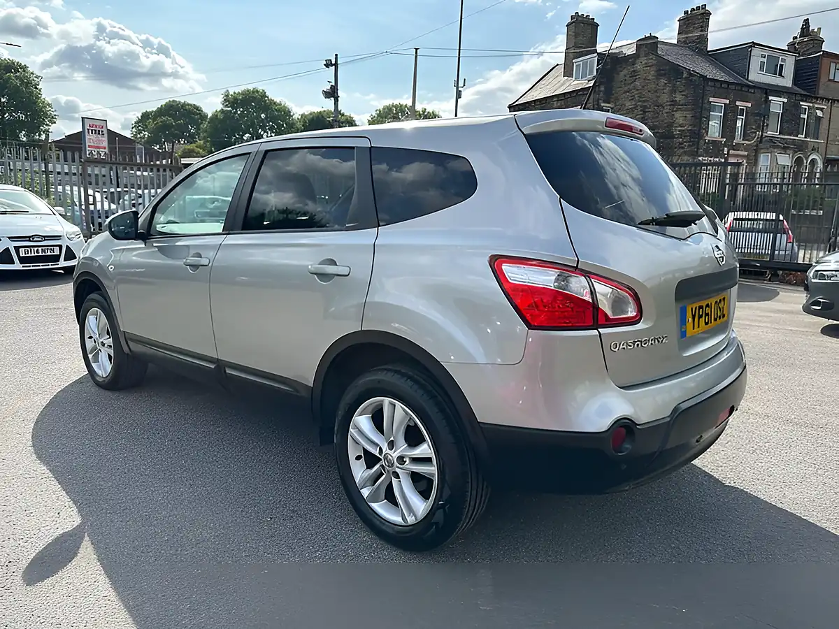 Used 2011 Nissan Qashqai+2 Acenta Silver - Interior and Exterior details 10