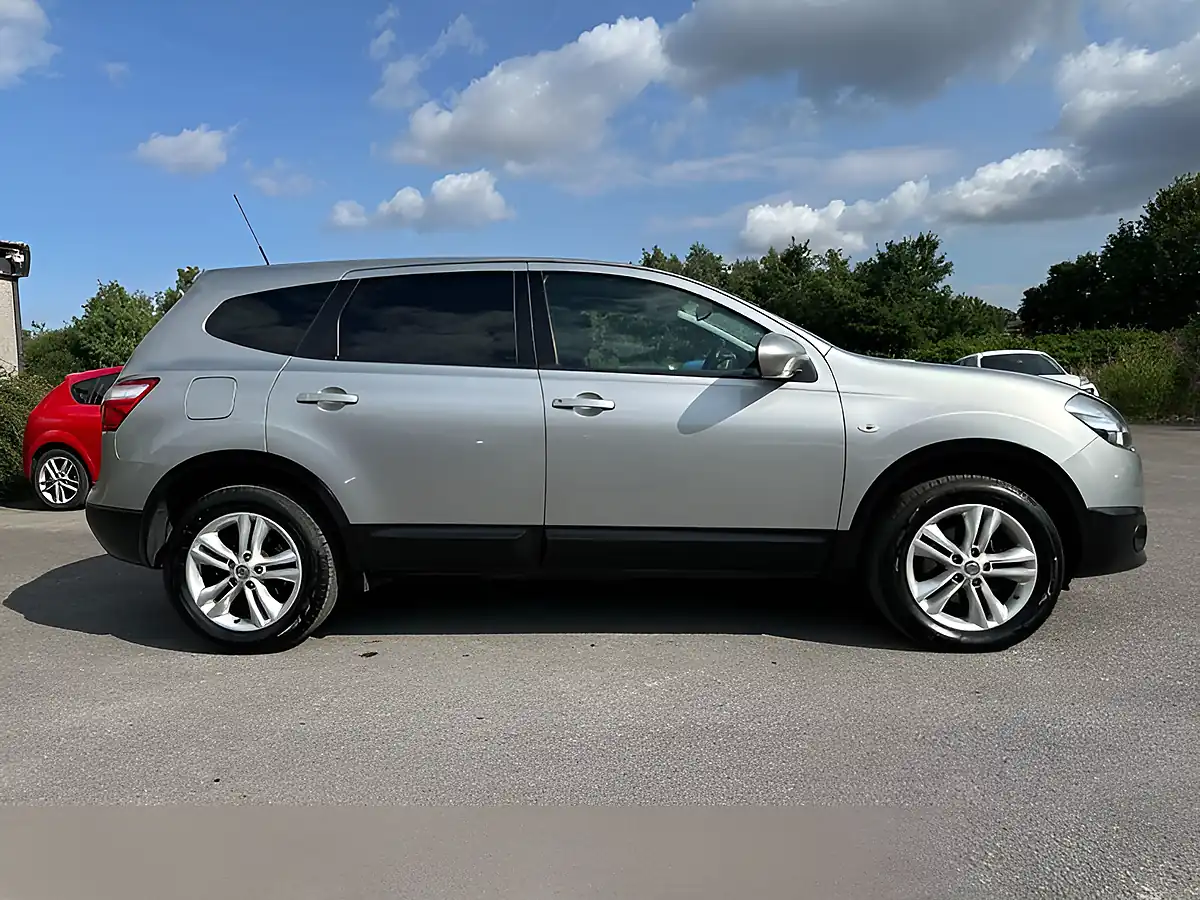 Used 2011 Nissan Qashqai+2 Acenta Silver - Interior and Exterior details 12