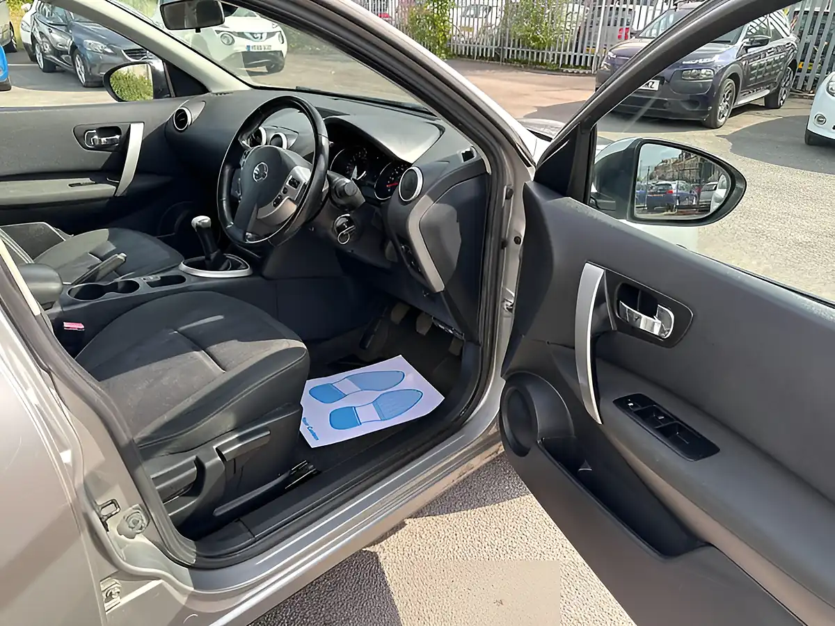 Used 2011 Nissan Qashqai+2 Acenta Silver - Interior and Exterior details 13