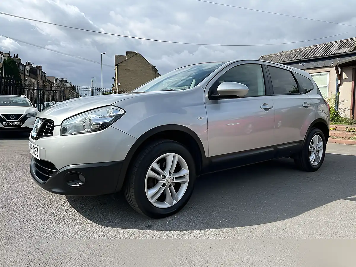 Used 2011 Nissan Qashqai+2 Acenta Silver - Interior and Exterior details 6